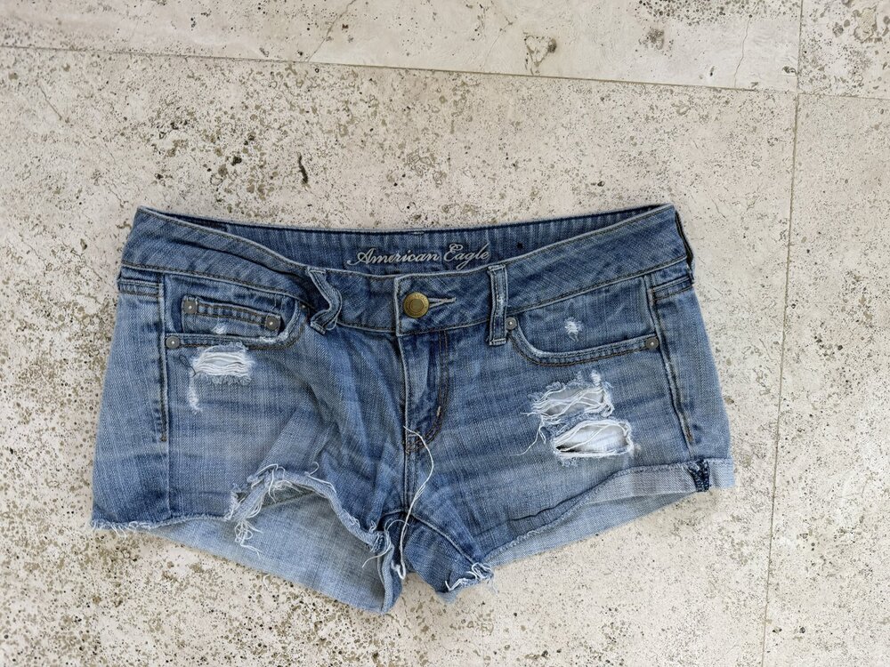 American Eagle Distressed Low Rise Denim Shorts Women's 6